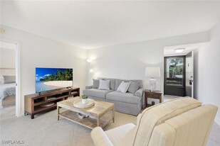 3625 Boca Ciega Dr in Naples, FL - Building Photo