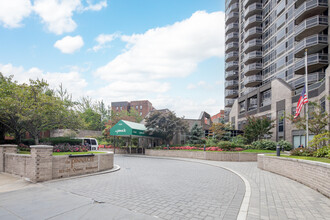 The Pinnacle Condominium in Forest Hills, NY - Building Photo - Building Photo