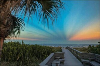 8600 Ridgewood Ave in Cape Canaveral, FL - Foto de edificio - Building Photo