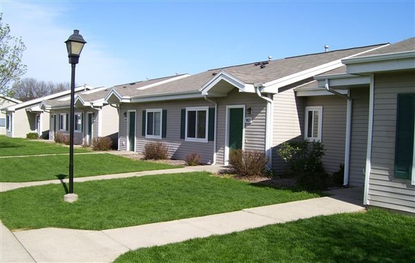 Gladeshire Townhomes in Kalamazoo, MI - Building Photo