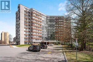 1230 Marlborough Ct in Oakville, ON - Building Photo