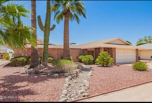 10325 W Cameo Dr in Sun City, AZ - Building Photo