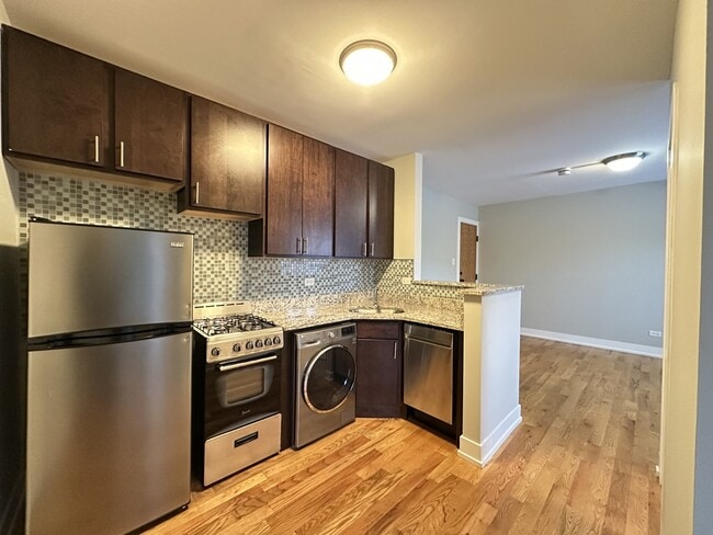 2917 N Mildred Ave in Chicago, IL - Building Photo - Building Photo