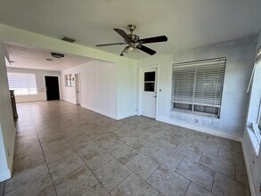 224 Tamoshanter Dr in Palm Springs, FL - Building Photo - Building Photo