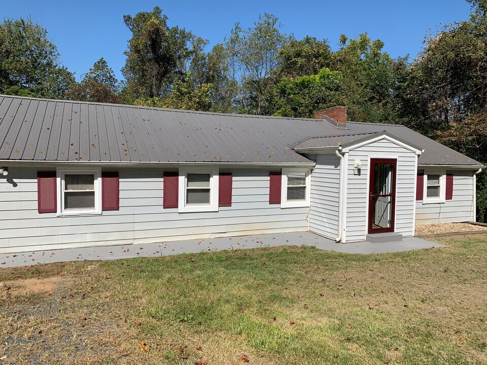 103 Quarry Ln in Concord, VA - Building Photo