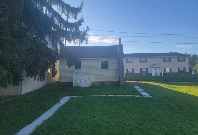 1310 W College Ave in York, PA - Building Photo - Building Photo