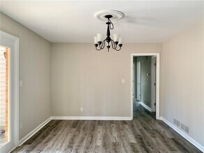 211 Forest Valley Rd in Lawrenceville, GA - Building Photo - Building Photo