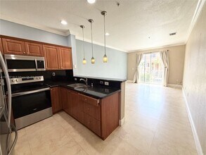 17650 NW 73rd Ave in Hialeah, FL - Building Photo - Building Photo