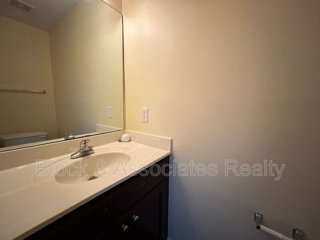 3712 Winborne Ln in Greensboro, NC - Building Photo - Building Photo