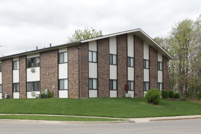 Harbor Village Apartments in Holland, MI - Building Photo - Building Photo