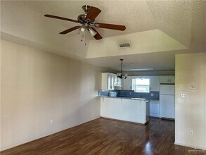 15 Hibiscus Ave in McAllen, TX - Building Photo - Building Photo