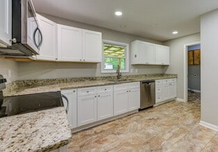 174 Hickory Hollow Dr in Crossville, TN - Building Photo - Building Photo