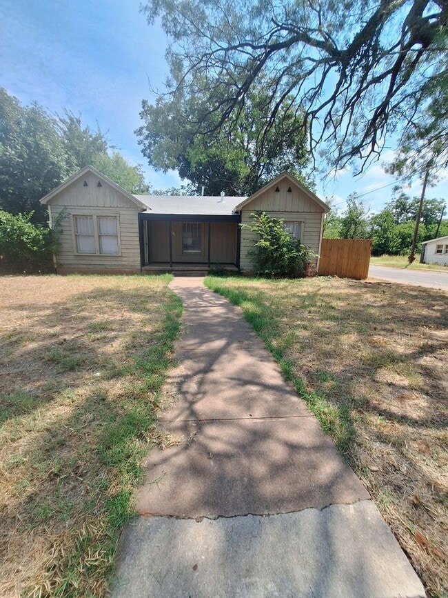 741 Sunset Dr in Abilene, TX - Building Photo - Building Photo