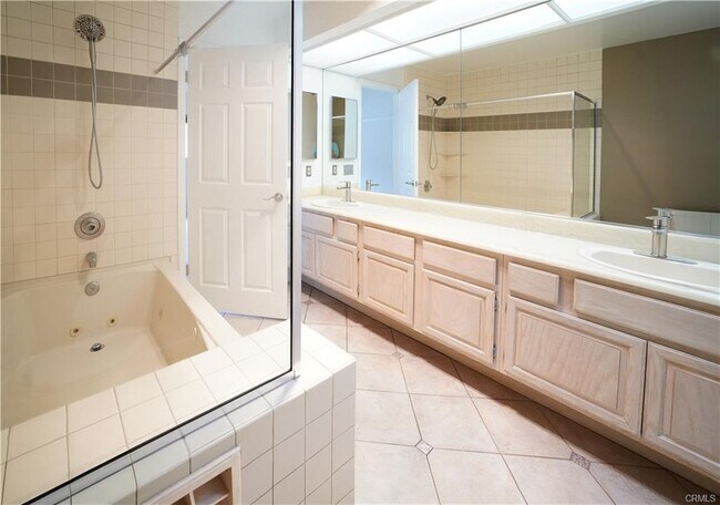 14025 Riverside Dr in Los Angeles, CA - Building Photo - Building Photo