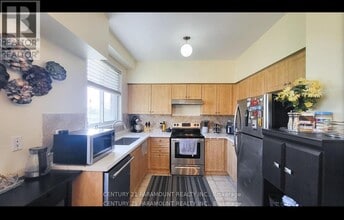 7155 Magistrate Terrace in Mississauga, ON - Building Photo - Building Photo