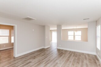 7450 Easingwold Dr in Las Vegas, NV - Building Photo - Building Photo
