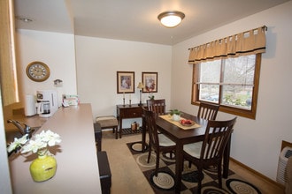 Heather Ridge in Madison, WI - Building Photo - Building Photo