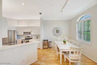 400 L'Ambiance Cir in Naples, FL - Building Photo - Building Photo