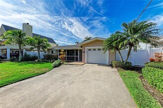 6000 Bayou Grande Blvd NE in St. Petersburg, FL - Building Photo - Building Photo