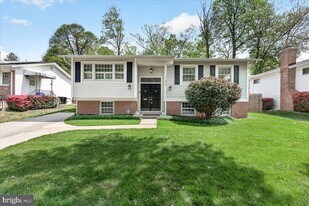 11905 Hunters Ln in Rockville, MD - Building Photo