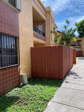 10861 NW 7th St in Miami, FL - Building Photo - Building Photo