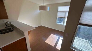 3291 Berryessa St in Palo Alto, CA - Foto de edificio - Building Photo