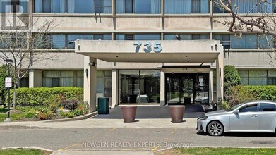 735 Don Mills Rd. in Toronto, ON - Building Photo - Building Photo
