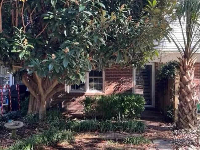 property at 1619 Forest Dr