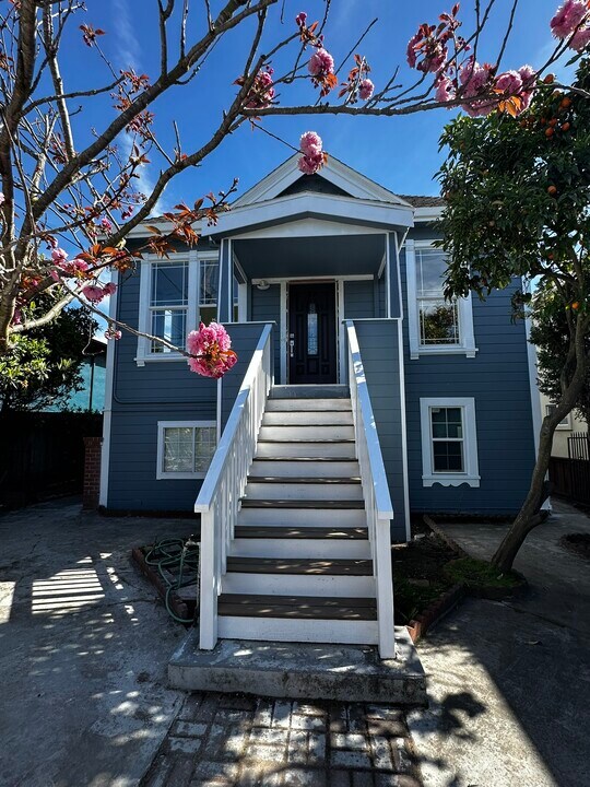 1051 65th St in Oakland, CA - Building Photo