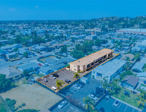 7525 Pacific Ave in Lemon Grove, CA - Foto de edificio - Building Photo