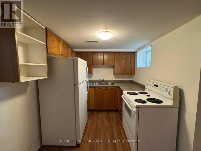 281 The Queensway N in Georgina, ON - Building Photo - Building Photo