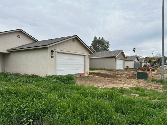 2434 W Park Dr in Madera, CA - Building Photo - Building Photo