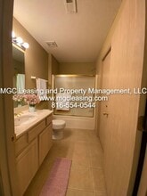 1110 Garden Way in Harrisonville, MO - Building Photo - Building Photo