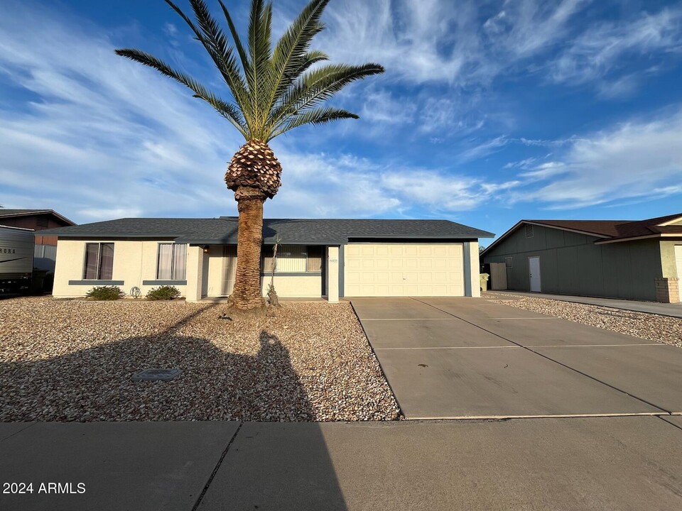 18221 N 56th Ln in Glendale, AZ - Building Photo