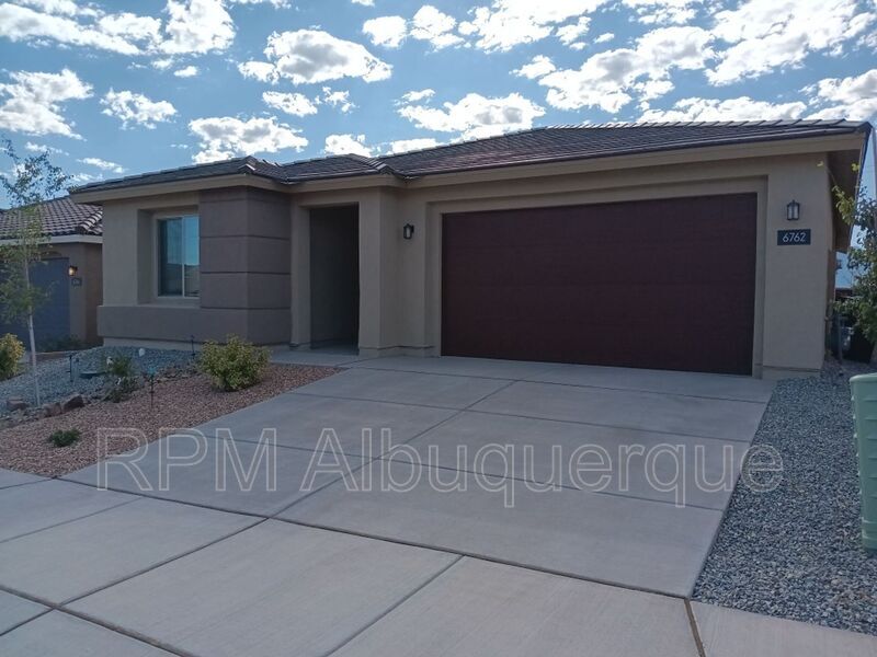 6762 Sydney Drive NE in Rio Rancho, NM - Building Photo