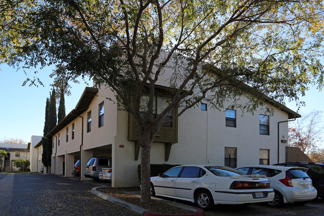 Parkview Terrace Apartments in Poway, CA - Building Photo - Building Photo