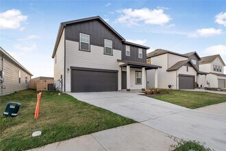 337 Wedemeyer St in Taylor, TX - Foto de edificio - Building Photo