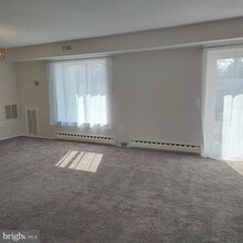 15101 Glade Dr in Silver Spring, MD - Building Photo - Building Photo