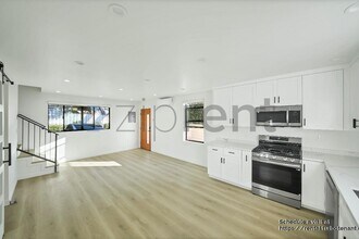 4935 Cloud Ave in Montrose, CA - Building Photo - Building Photo