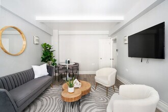 238 W 73rd St in New York, NY - Building Photo - Building Photo