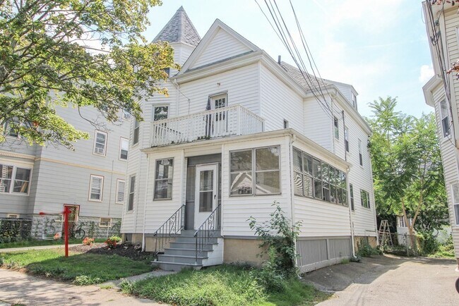 78 Raymond Ave in Somerville, MA - Building Photo - Building Photo