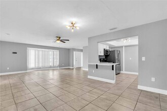2006 S Beneva Rd in Sarasota, FL - Building Photo - Building Photo