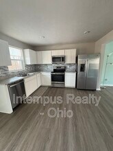 784 Pine Spring Dr in Painesville, OH - Building Photo - Building Photo