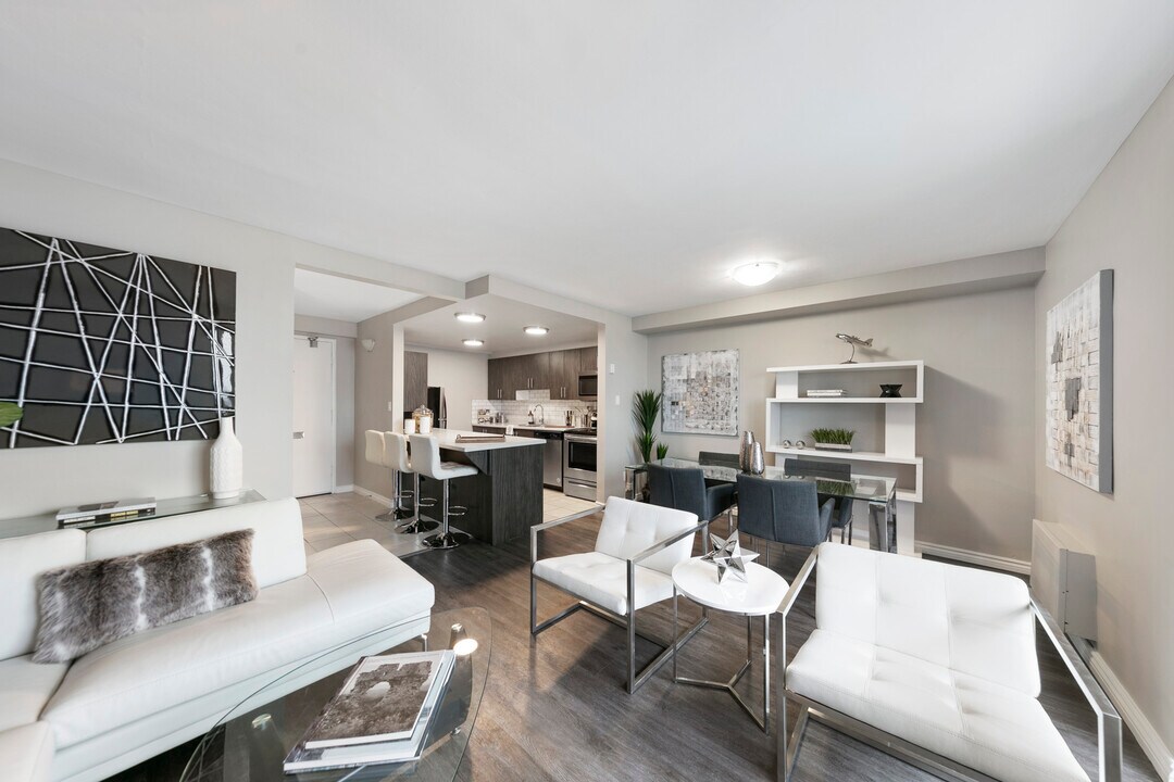 St. Clair Towers in Windsor, ON - Building Photo