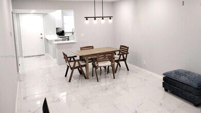 200 Jacaranda Country Club Dr in Plantation, FL - Building Photo - Building Photo
