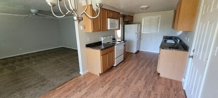 1240 Vista Dr in Central Point, OR - Building Photo - Building Photo