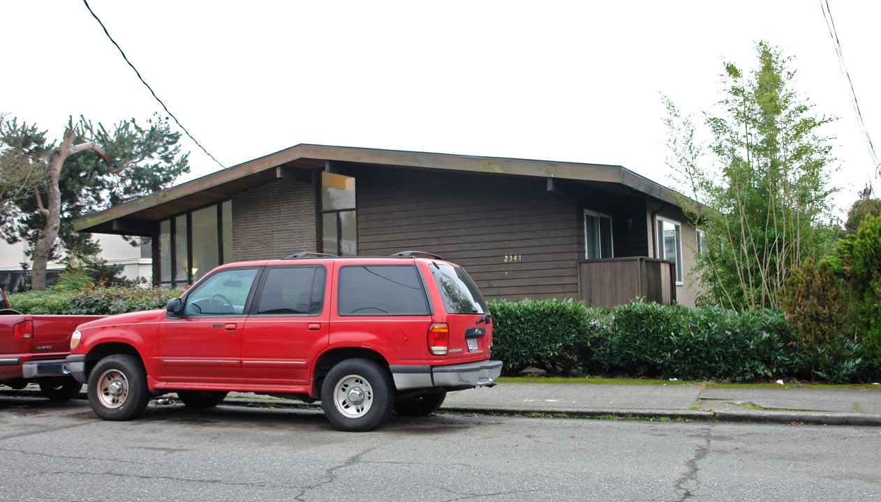 Robertson Apartments in Seattle, WA - Building Photo