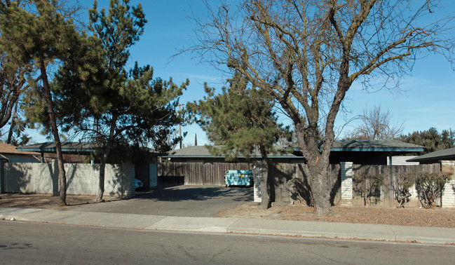 2505 Haddon Ave in Modesto, CA - Foto de edificio - Building Photo