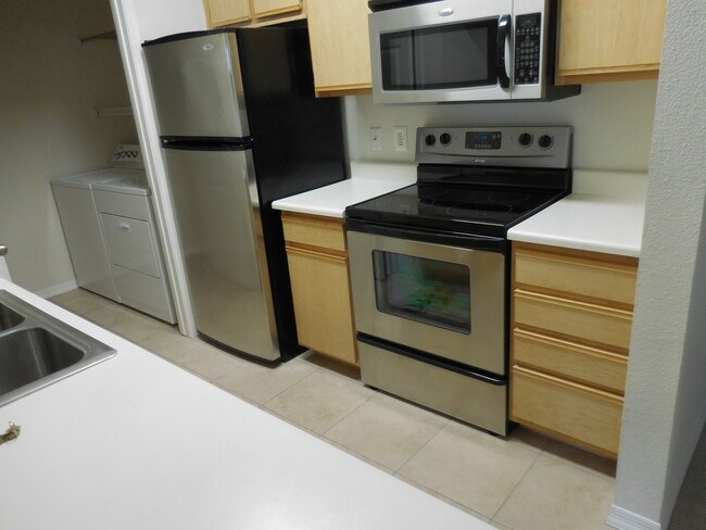 5345 E Van Buren St, Unit 316 in Phoenix, AZ - Building Photo - Building Photo