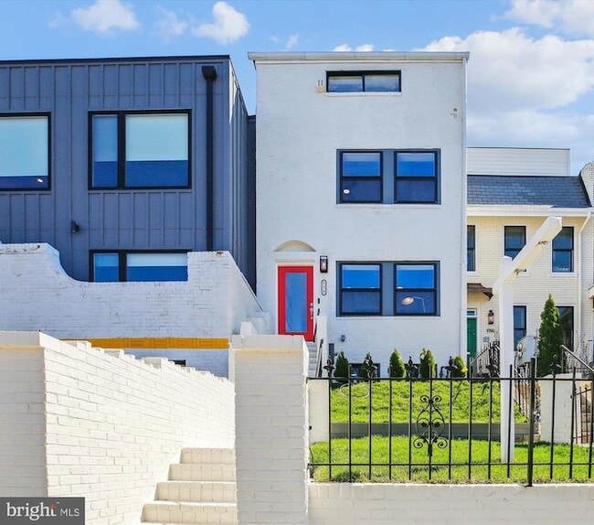 property at 329 15th St NE